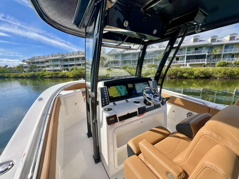 Slide: The Image of Robalo R302 Center Console 2025 - 5863473