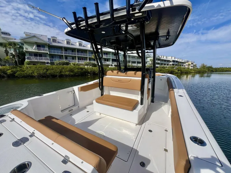 Slide: The Image of Robalo R302 Center Console 2025 - 5863471