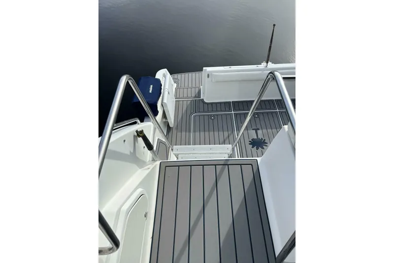 Slide: The Image of Carver Yachts 320 Voyager 1996 - 5863982