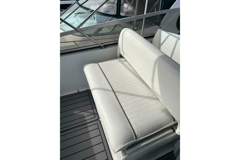 Slide: The Image of Carver Yachts 320 Voyager 1996 - 5863986