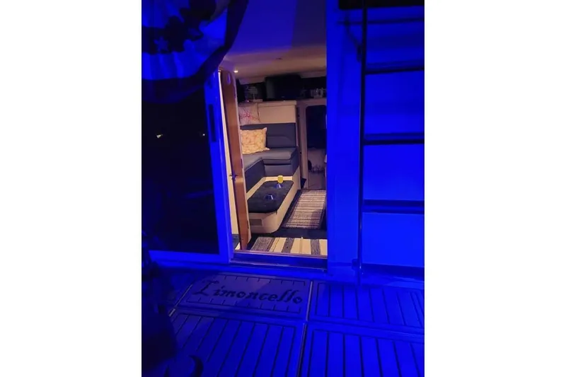 Slide: The Image of Carver Yachts 320 Voyager 1996 - 5863990