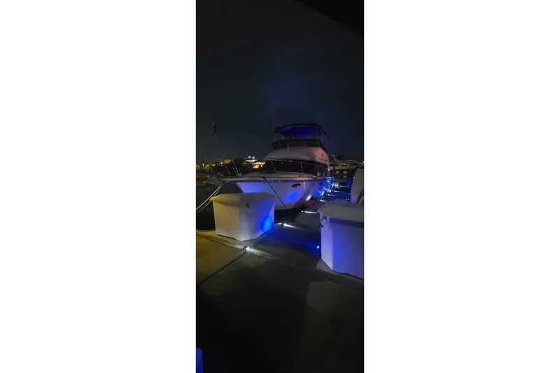 Slide: The Image of Carver Yachts 320 Voyager 1996 - 5863992