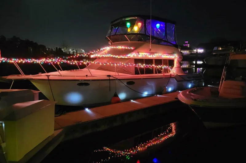 Slide: The Image of Carver Yachts 320 Voyager 1996 - 5863993