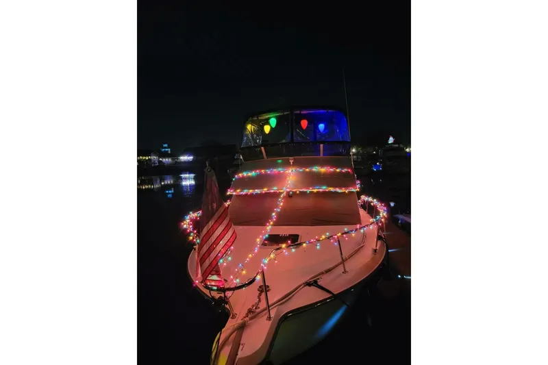 Slide: The Image of Carver Yachts 320 Voyager 1996 - 5863995