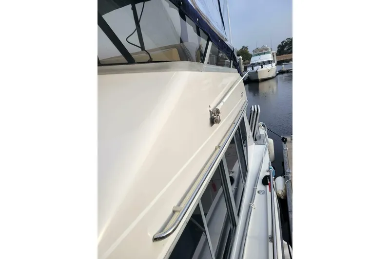 Slide: The Image of Carver Yachts 320 Voyager 1996 - 5863969