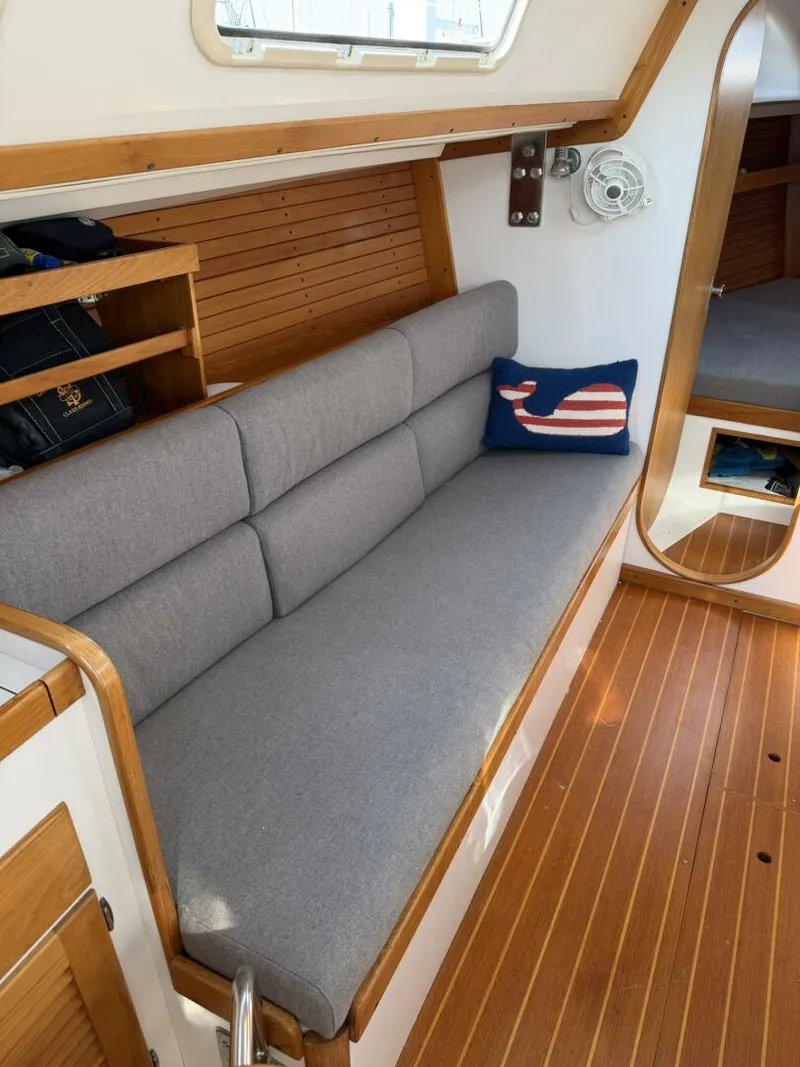 Slide: The Image of J/32 Port Settee, cushions new in 2022 - 5868078