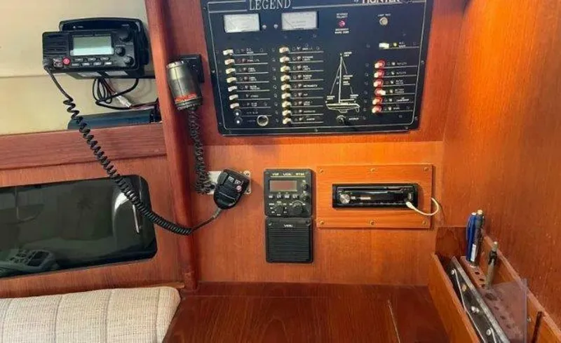 Slide: The Image of Hunter 35.5 1990 - 5865097