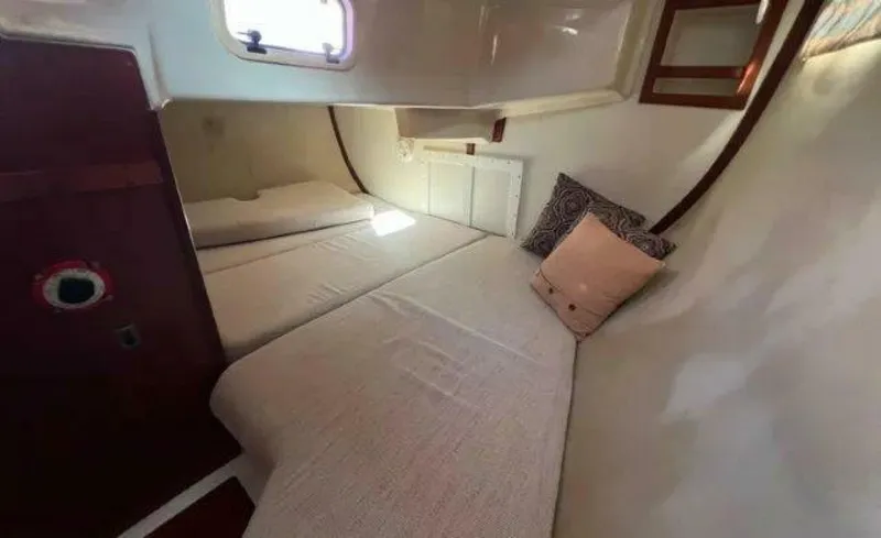 Slide: The Image of Hunter 35.5 1990 - 5865096