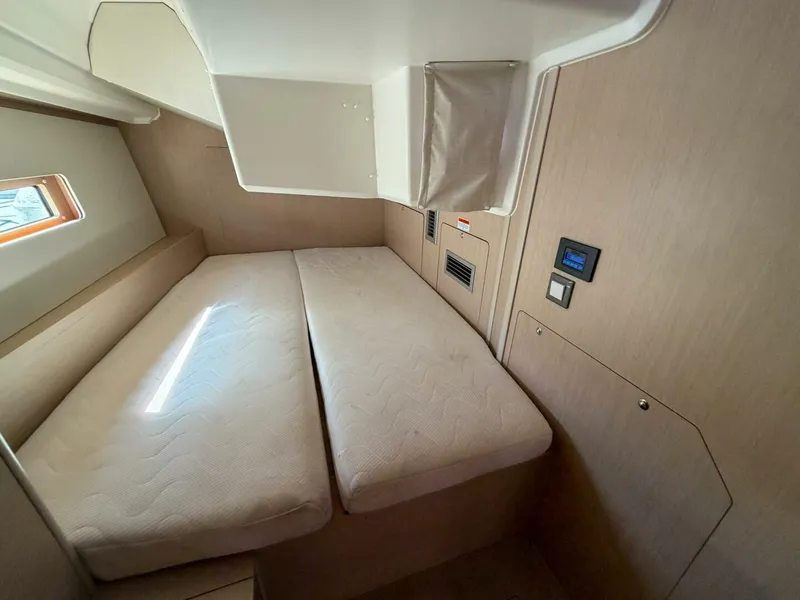 Slide: The Image of Beneteau 40.1 2022 - 5869403