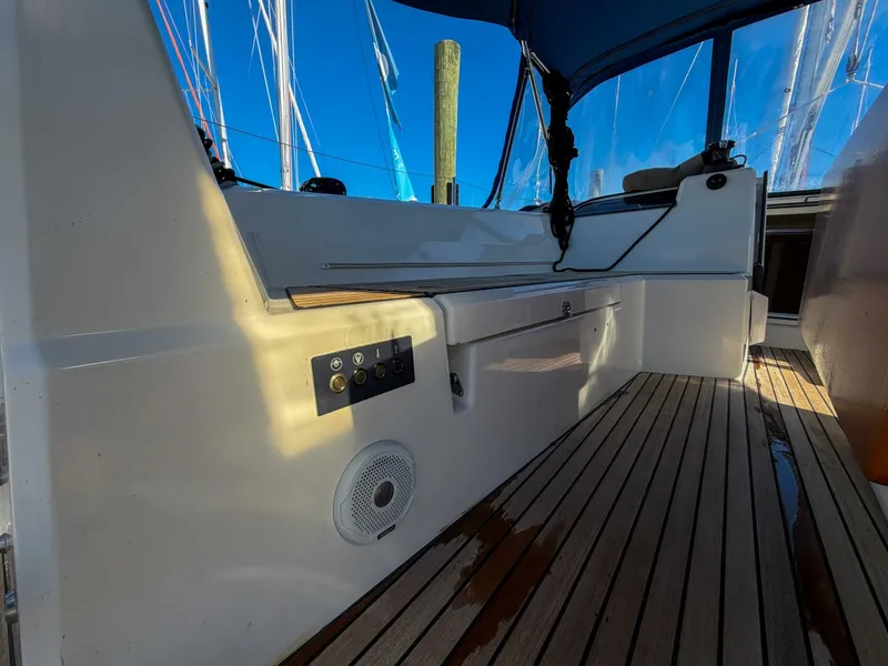 Slide: The Image of Beneteau 40.1 2022 - 5869322