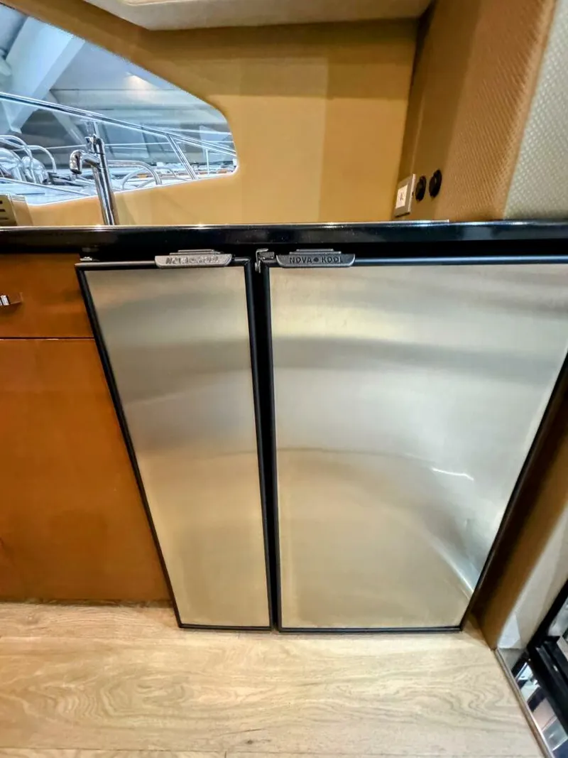 Slide: The Image of Carver C37 2017 - 5869708