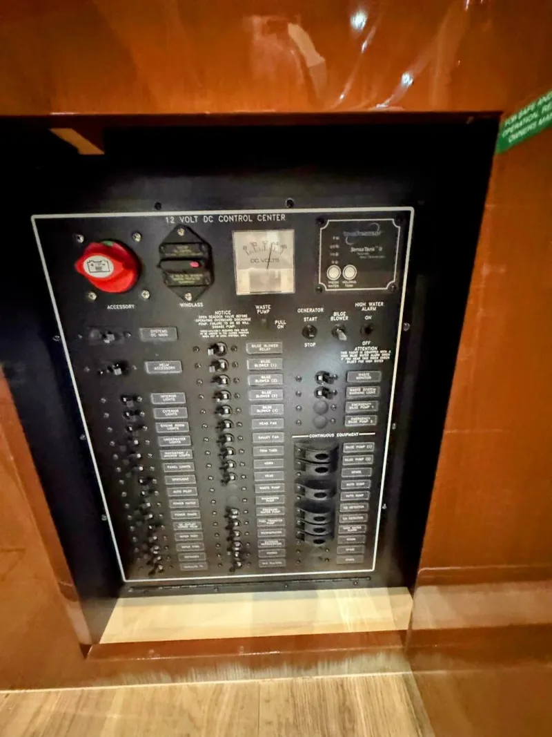 Slide: The Image of Carver C37 2017 - 5869710