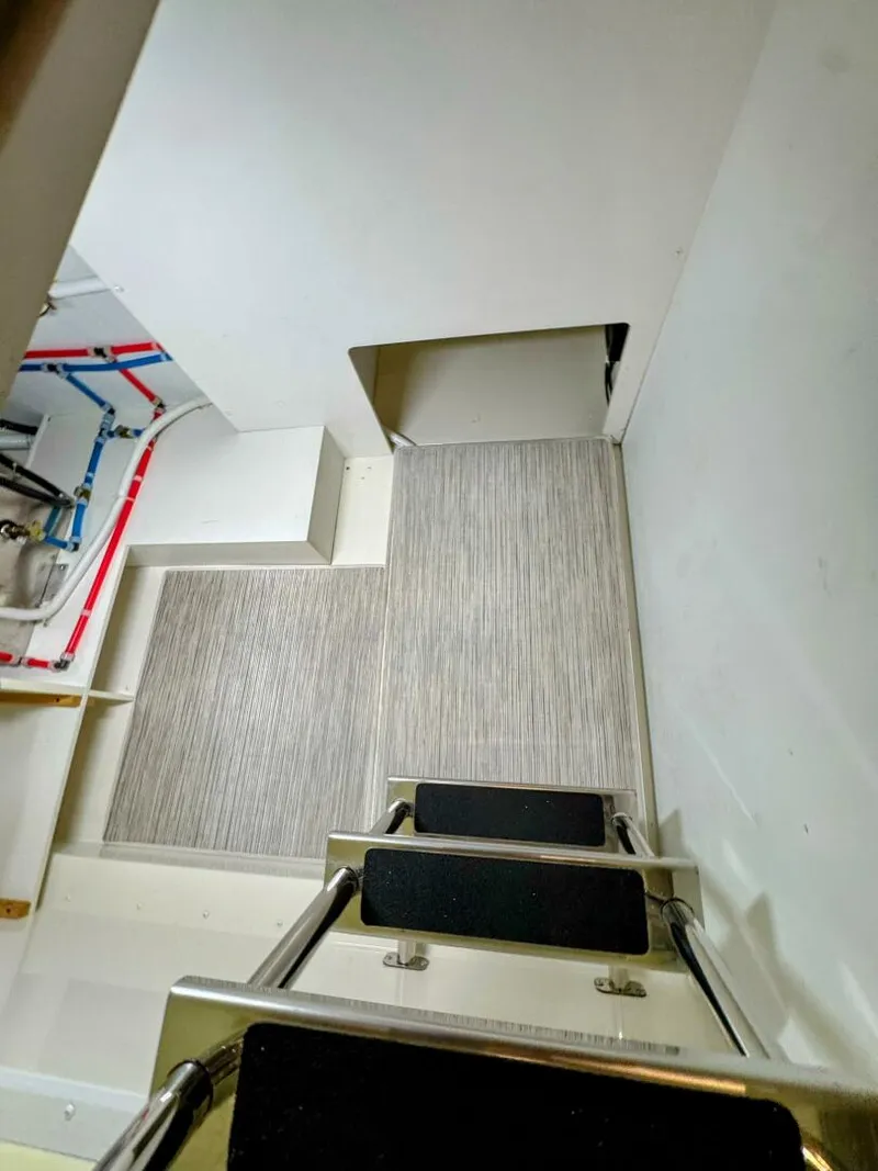 Slide: The Image of Carver C37 2017 - 5869715