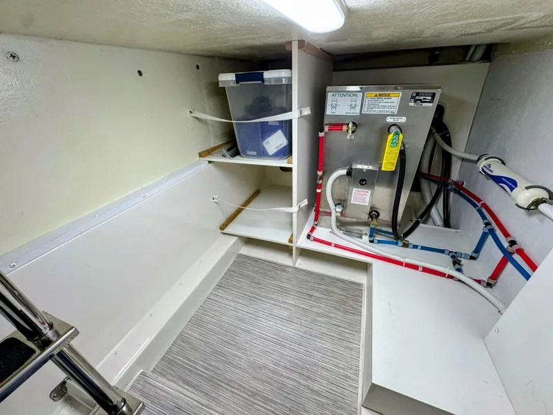 Slide: The Image of Carver C37 2017 - 5869717