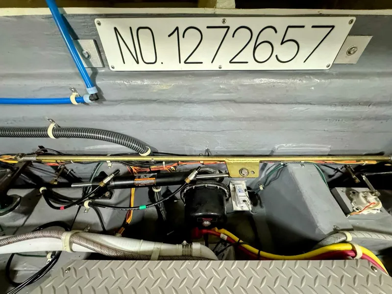 Slide: The Image of Carver C37 2017 - 5869675