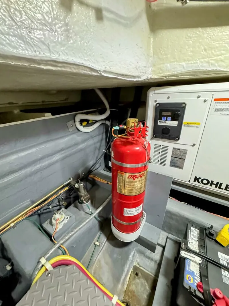 Slide: The Image of Carver C37 2017 - 5869677