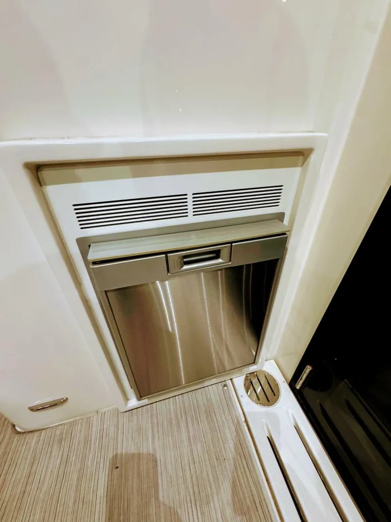 Slide: The Image of Carver Yachts C37 2017 - 5869746