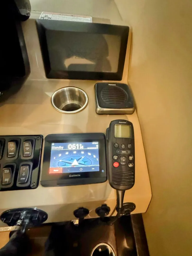 Slide: The Image of Carver Yachts C37 2017 - 5869731