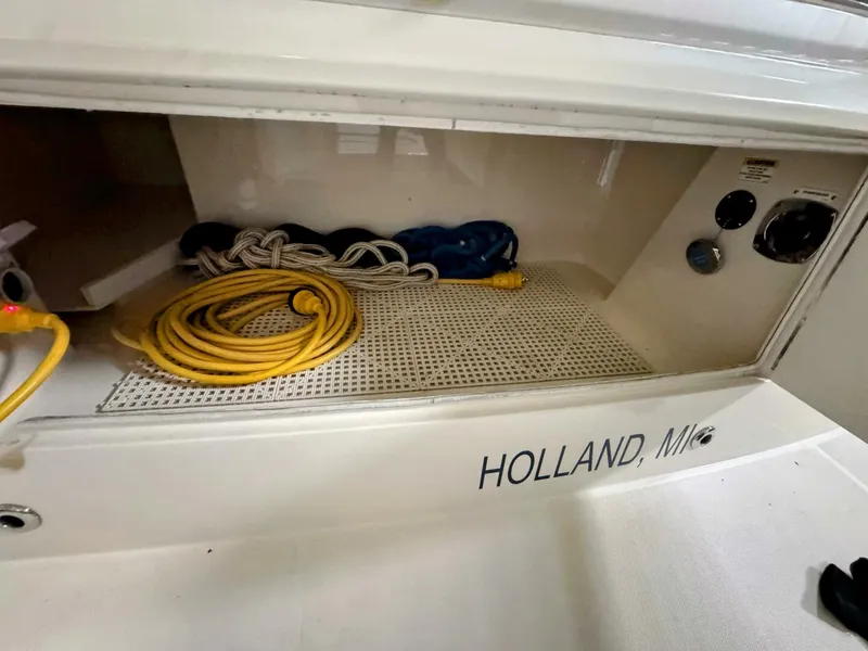 Slide: The Image of Carver Yachts C37 2017 - 5869645