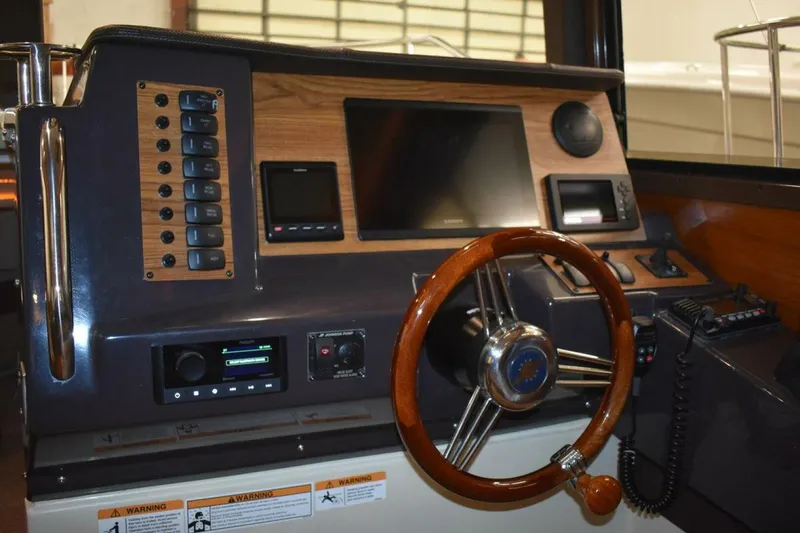 Slide: The Image of Ranger Tug R-27 Luxury Edition 2022 - 5866412