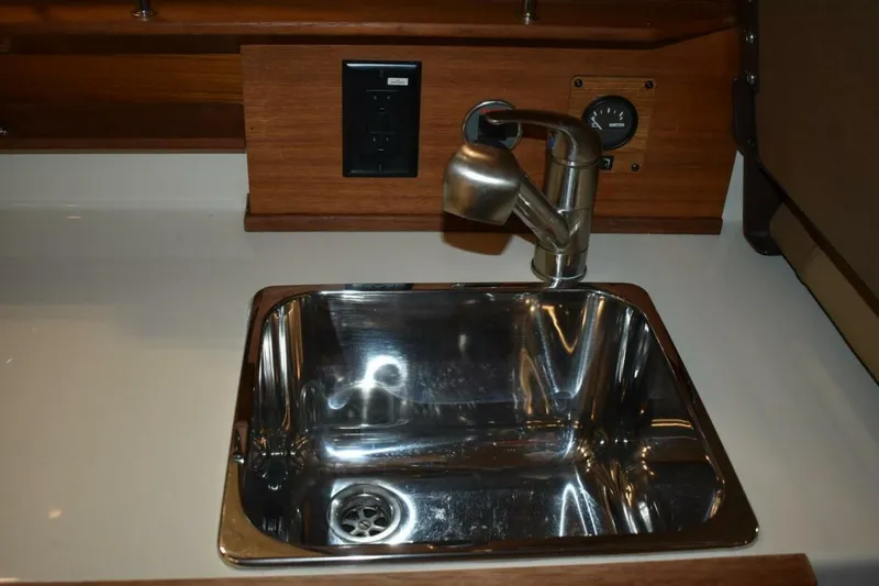 Slide: The Image of Ranger Tug R-27 Luxury Edition 2022 - 5866417