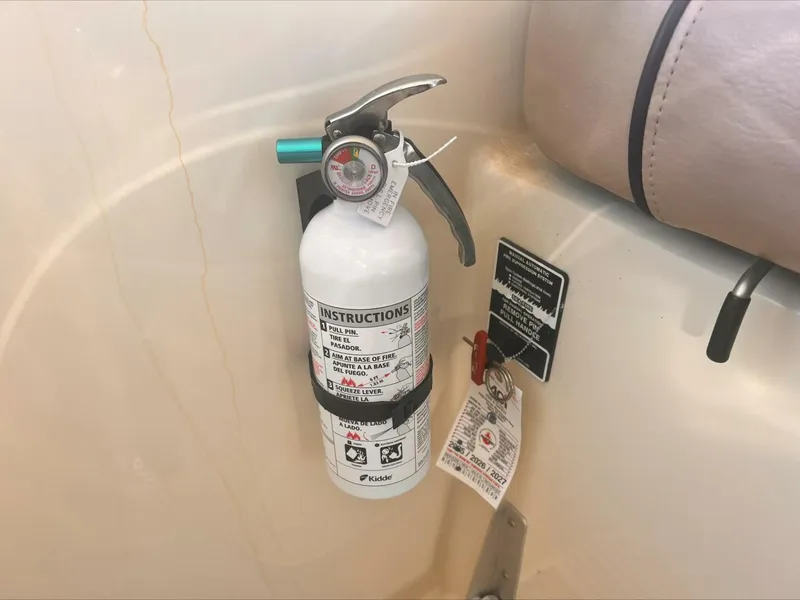 Slide: The Image of Mainship Pilot 31 2009 - 5867918