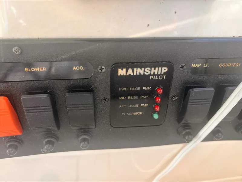 Slide: The Image of Mainship Pilot 31 2009 - 5867923