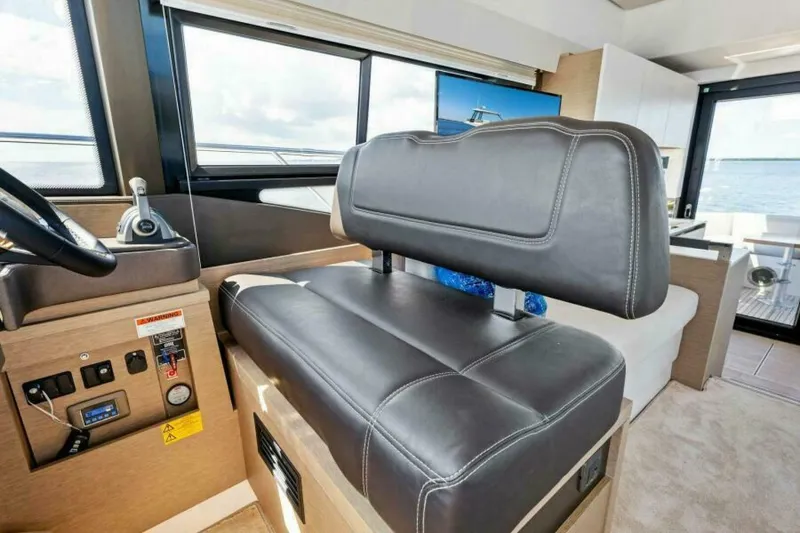 Slide: The Image of Prestige 460 Flybridge 2023 - 5866945