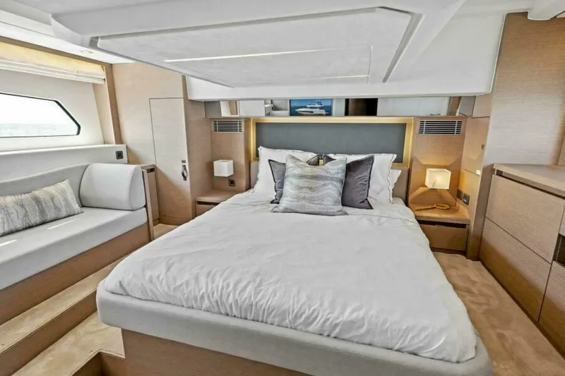 Slide: The Image of Prestige 460 Flybridge 2023 - 5866947