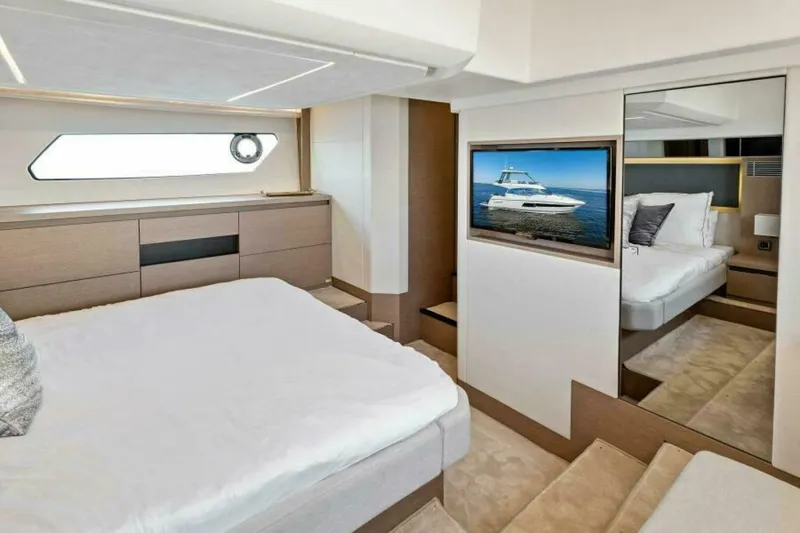 Slide: The Image of Prestige 460 Flybridge 2023 - 5866951