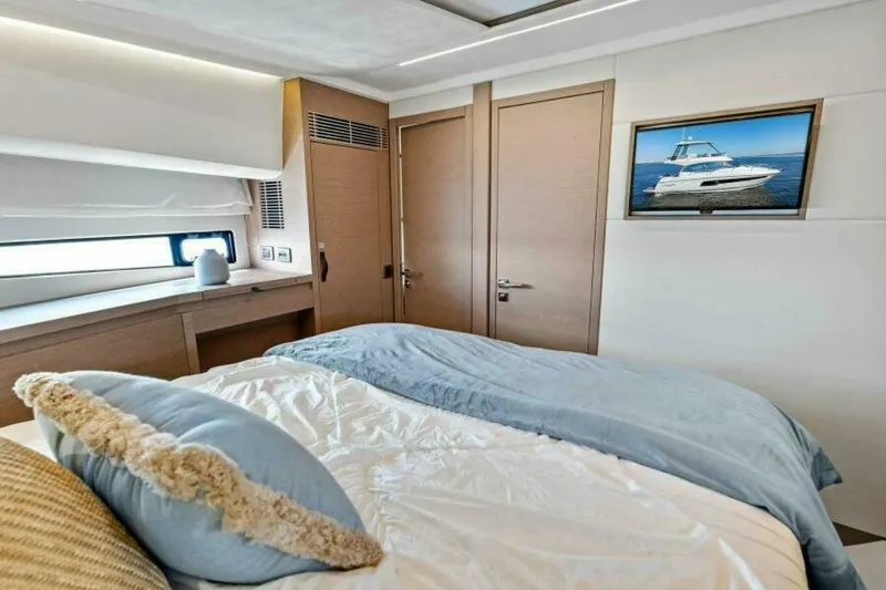 Slide: The Image of Prestige 460 Flybridge 2023 - 5866966