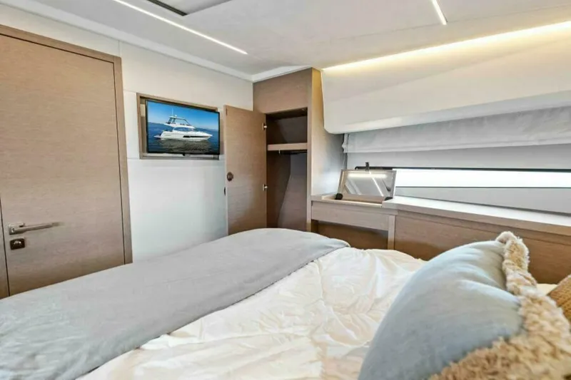 Slide: The Image of Prestige 460 Flybridge 2023 - 5866968