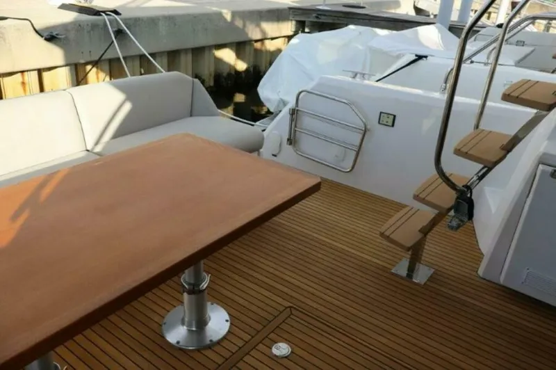 Slide: The Image of Prestige 460 Flybridge 2023 - 5866977