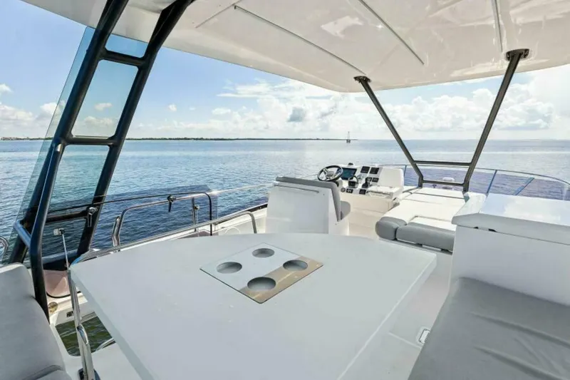 Slide: The Image of Prestige 460 Flybridge 2023 - 5866989