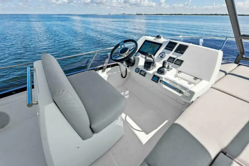 Slide: The Image of Prestige 460 Flybridge 2023 - 5866992