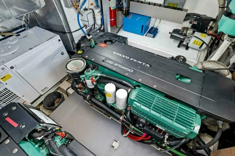 Slide: The Image of Prestige 460 Flybridge 2023 - 5867014