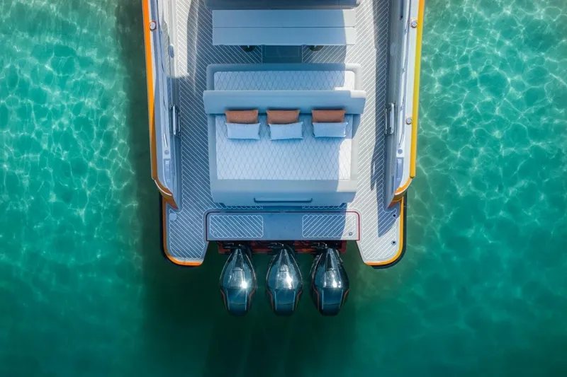 Slide: The Image of Canados Gladiator 431 Speedster 2027 - 5867176