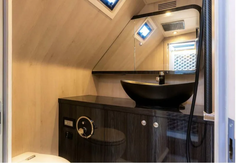 Slide: The Image of Canados Gladiator 431 Speedster 2027 - 5867171