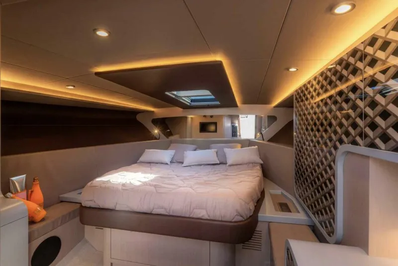 Slide: The Image of Canados Gladiator 431 Speedster 2027 - 5867172