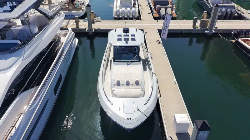 Slide: The Image of Canados Gladiator 493 Grand 2026 - 6536449