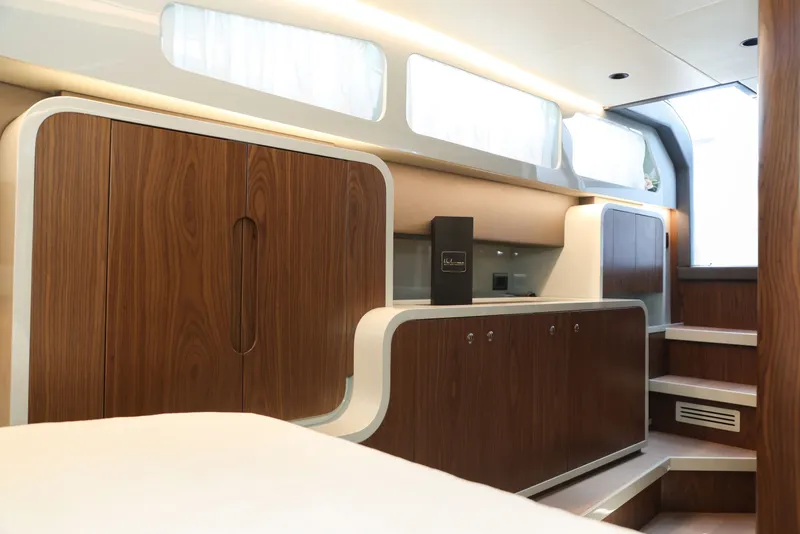 Slide: The Image of Canados Gladiator 493 Grand 2026 - 6536438