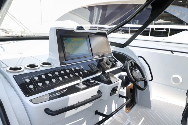 Slide: The Image of Canados Gladiator 493 Grand 2026 - 6536447