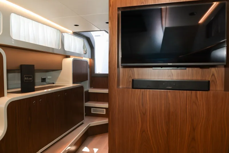 Slide: The Image of Canados Gladiator 493 Grand 2026 - 6536440