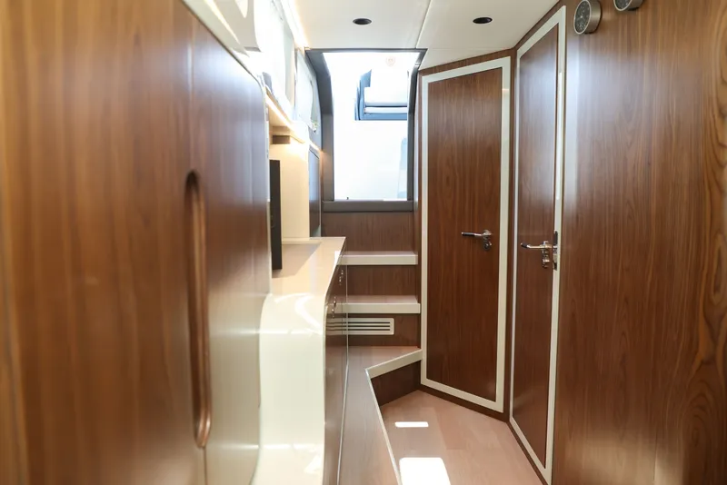 Slide: The Image of Canados Gladiator 493 Grand 2026 - 6536439