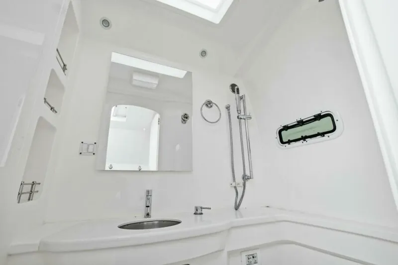 Slide: The Image of 2020 Intrepid 400 CC -Head - 5867417