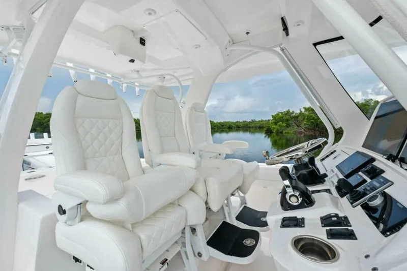 Slide: The Image of 2020 Intrepid 400 CC - Helm - 5867393