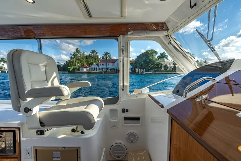 Slide: The Image of MJM 38RS Helm - 5870684