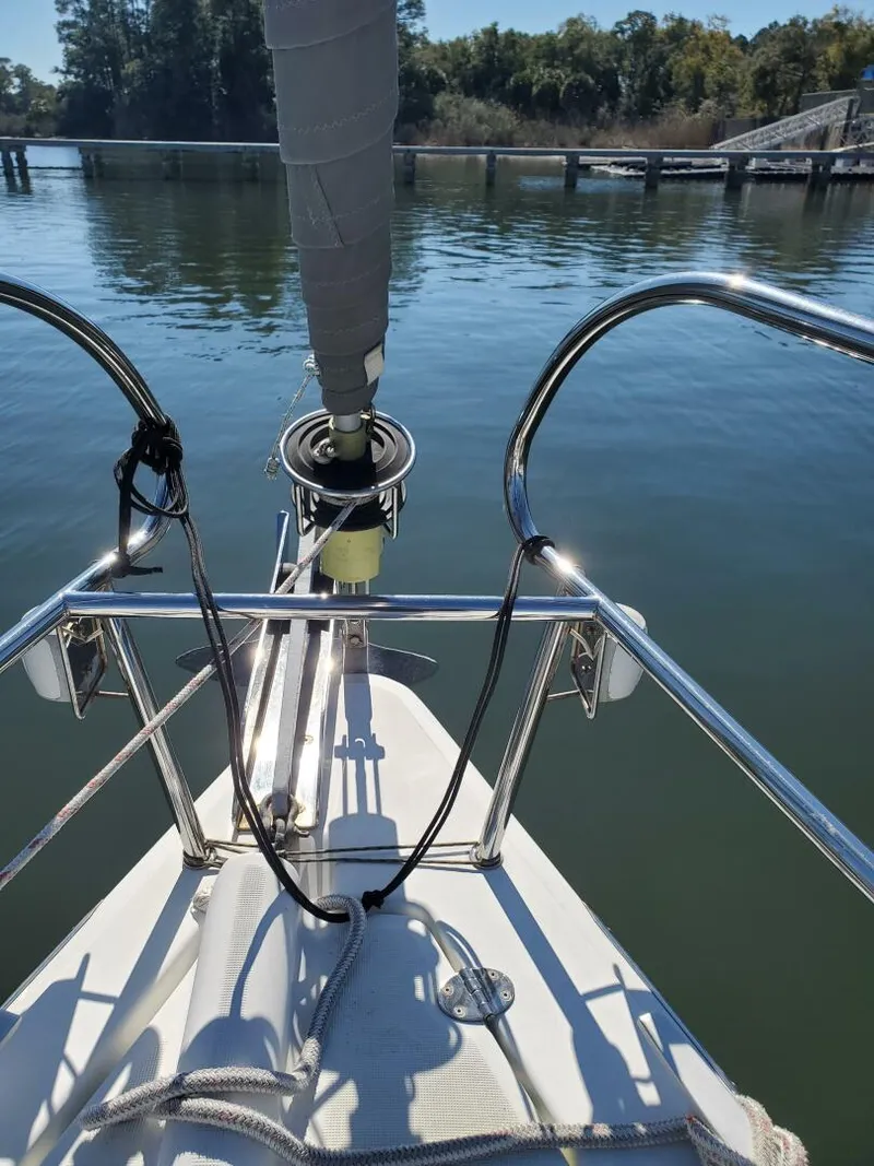 Slide: The Image of Beneteau Oceanis 34 Roller Furling and Bow Pulpit - 5901680