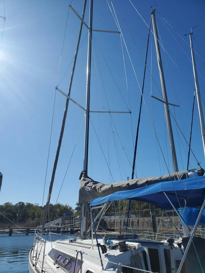 Slide: The Image of Beneteau Oceanis 34 Mast and Mainsail - 5901666