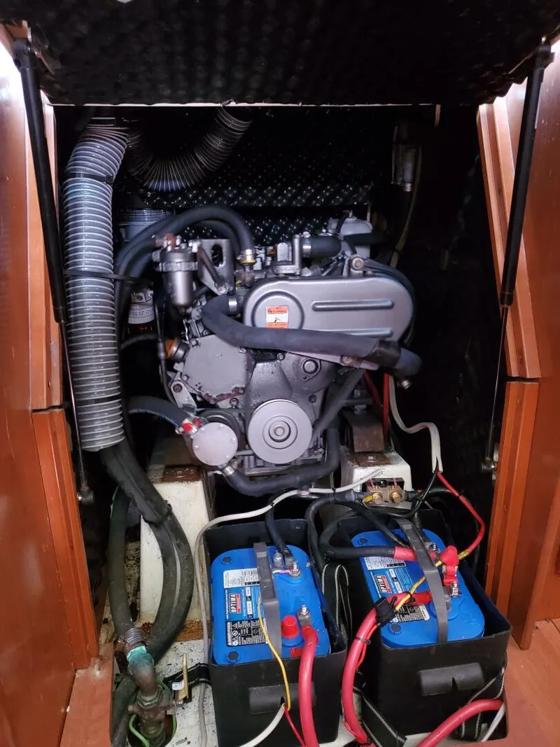 Slide: The Image of Beneteau Oceanis 34 Engine - 5901675